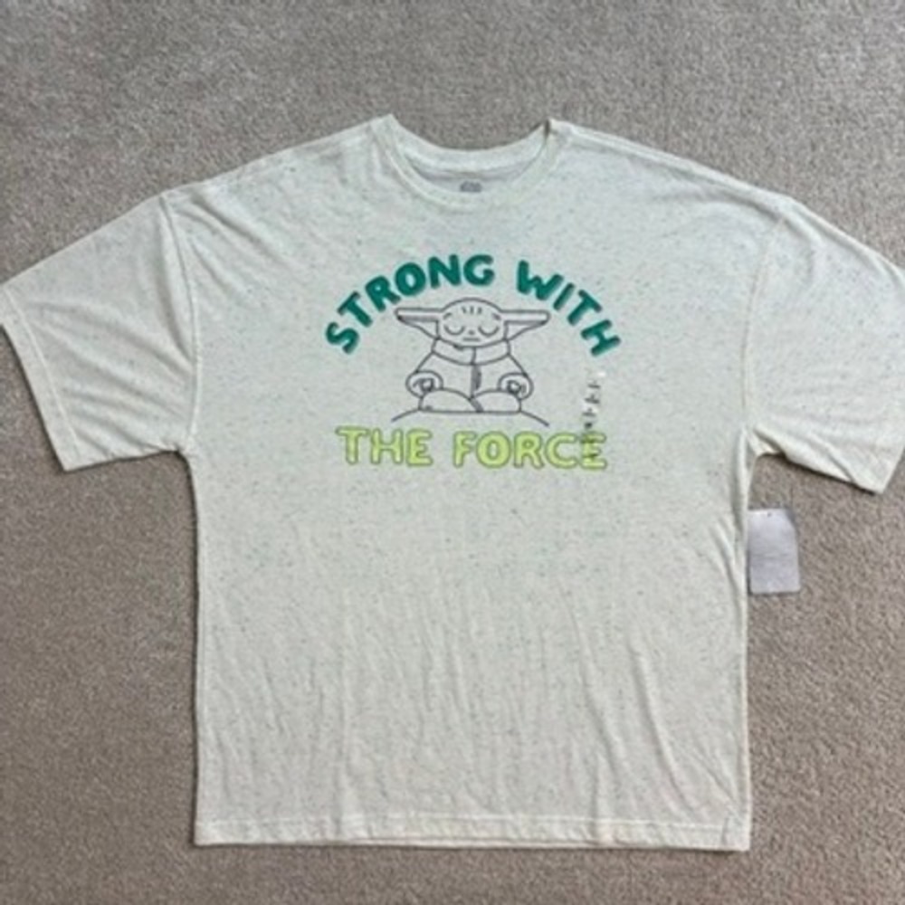 NWT Star Wars Baby Yoda T-Shirt Strong With The Force Graphic Print‎ L